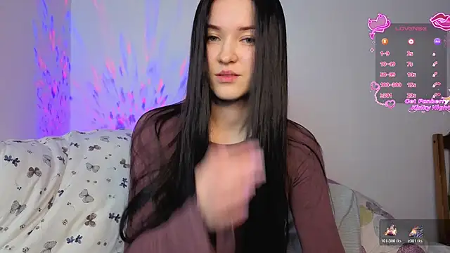 Veliora online show from December 15, 2025, 5:39 pm