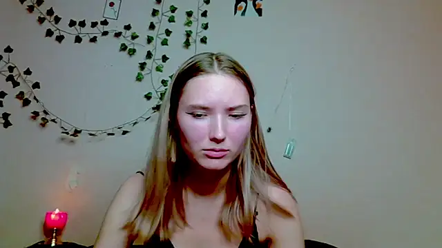  kikiclark   online show from November 16, 2025, 8:14 pm