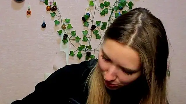 Snapshot of _kikiclark__ chatting on February 1, 2026, 6:17 pm kikiclark online show from February 1, 2026, 6:17 pm