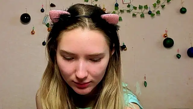 Snapshot of _kikiclark__ chatting on February 14, 2026, 9:17 am kikiclark online show from February 14, 2026, 9:17 am