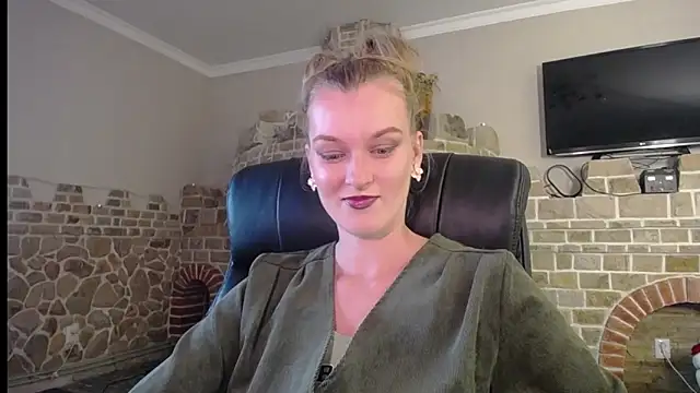 Snapshot of MysticVenus_ chatting on September 16, 2025, 2:51 pm MysticVenus online show from September 16, 2025, 2:51 pm