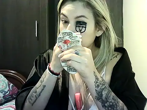 Snapshot of Valery__Rouse_ chatting on October 15, 2025, 2:55 am Valery Rouse online show from October 15, 2025, 2:55 am