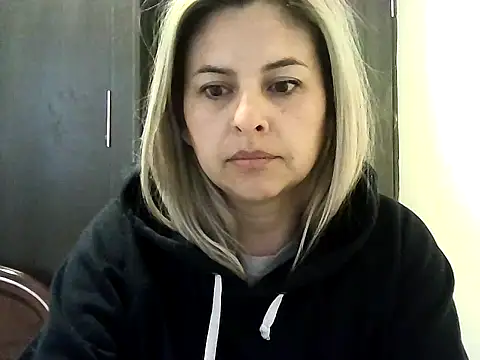 Snapshot of Valery__Rouse_ chatting on October 19, 2025, 2:18 pm Valery Rouse online show from October 19, 2025, 2:18 pm