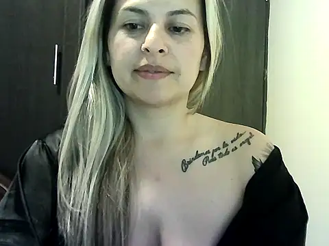 Snapshot of Valery__Rouse_ chatting on November 10, 2025, 3:05 am Valery Rouse online show from November 10, 2025, 3:05 am