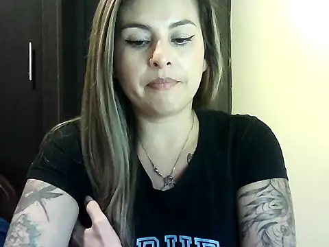 Snapshot of Valery__Rouse_ chatting on January 17, 2026, 11:30 pm Valery Rouse online show from January 17, 2026, 11:30 pm