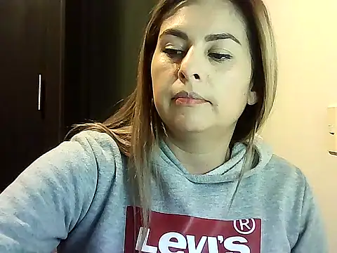 Snapshot of Valery__Rouse_ chatting on February 14, 2026, 2:52 am Valery Rouse online show from February 14, 2026, 2:52 am