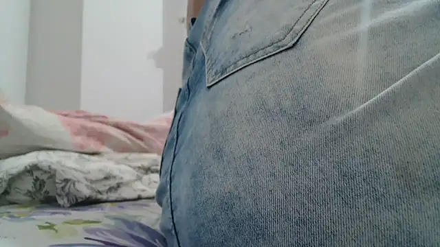 Snapshot of SecretBrunette chatting on December 22, 2025, 5:15 am SecretBrunette online show from December 22, 2025, 5:15 am