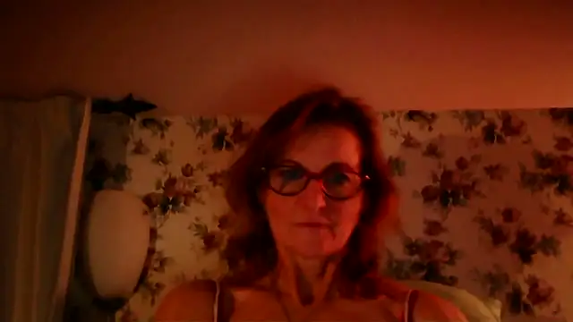 Snapshot of Valinella chatting on February 10, 2026, 7:40 pm Valinella online show from February 10, 2026, 7:40 pm