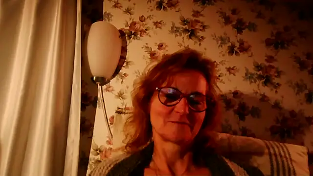 Snapshot of Valinella chatting on February 21, 2026, 7:37 pm Valinella online show from February 21, 2026, 7:37 pm