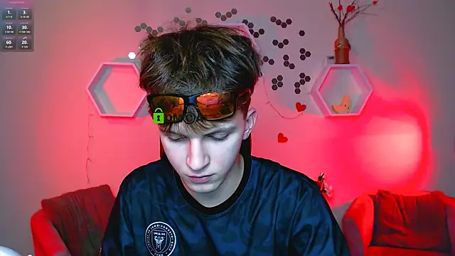 travis wolf  online show from October 15, 2025, 6:52 pm