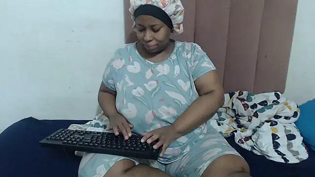 Chubby Queenx255 online show from November 14, 2025, 5:17 am