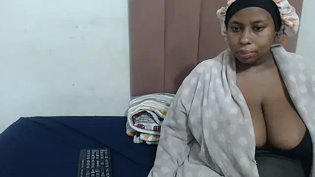 Chubby Queenx255 online show from November 14, 2025, 5:22 pm