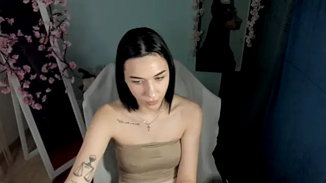 Snapshot of Bella_Night4 chatting on December 23, 2025, 8:45 am Bella Night4 online show from December 23, 2025, 8:45 am