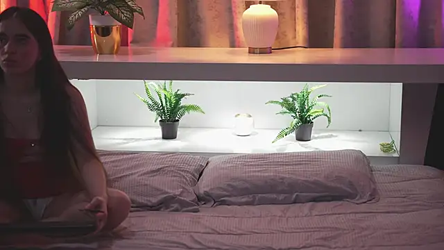 PopHouse  online show from April 6, 2026, 1:45 pm