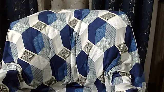 Riva arora01 online show from April 15, 2026, 10:33 am