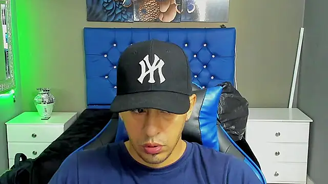 Snapshot of AngelAndChris chatting on September 24, 2025, 12:08 pm AngelAndChris online show from September 24, 2025, 12:08 pm