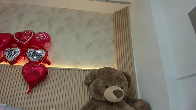 Snapshot of Liss-Reyes chatting on February 16, 2026, 12:45 pm Liss-Reyes online show from February 16, 2026, 12:45 pm