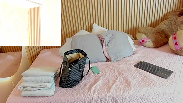 Liss-Reyes online show from April 12, 2026, 1:27 pm