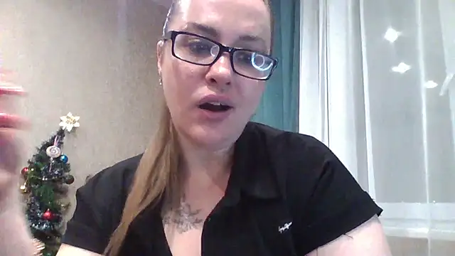 Snapshot of karina160000 chatting on December 18, 2025, 2:45 pm karina160000 online show from December 18, 2025, 2:45 pm