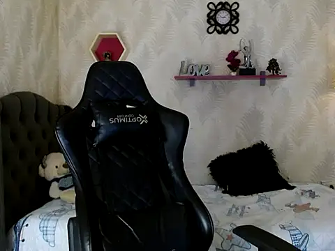 bull cam online show from November 4, 2025, 5:12 pm