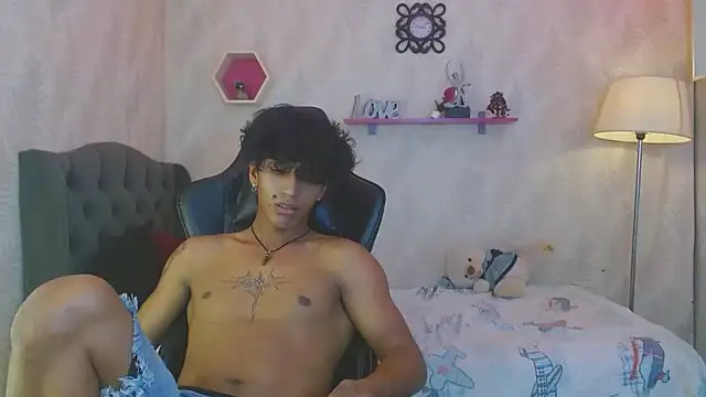 bull cam online show from November 11, 2025, 7:14 pm