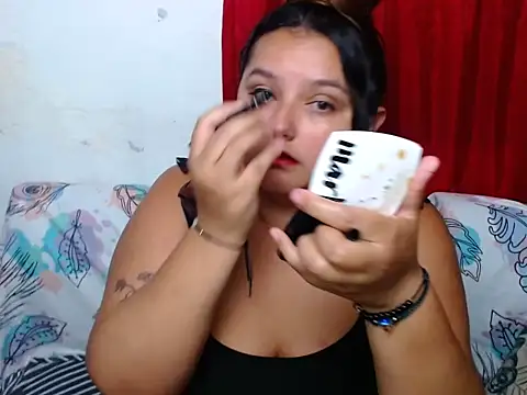 KeilyHall online show from December 5, 2025, 3:37 am