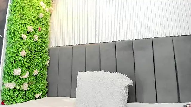 Snapshot of Skarlett_hot_ chatting on January 8, 2026, 9:50 pm Skarlett hot online show from January 8, 2026, 9:50 pm