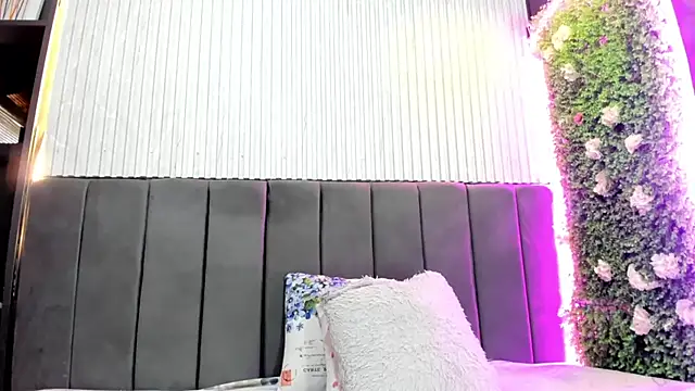 Snapshot of Skarlett_hot_ chatting on January 14, 2026, 9:52 pm Skarlett hot online show from January 14, 2026, 9:52 pm