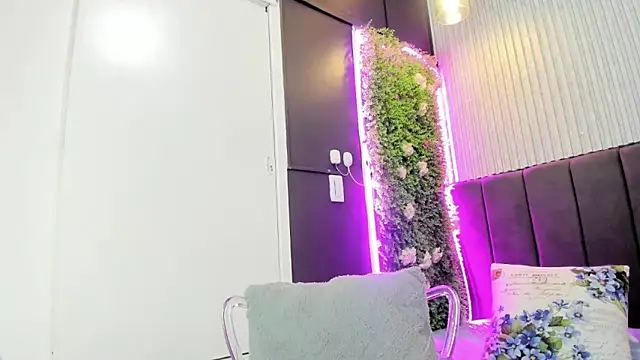 Snapshot of Skarlett_hot_ chatting on February 5, 2026, 9:41 pm Skarlett hot online show from February 5, 2026, 9:41 pm