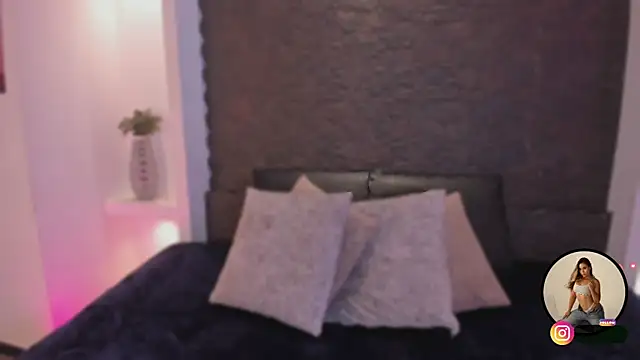 Snapshot of aby_smiith_ chatting on April 6, 2026, 7:26 pm aby smiith online show from April 6, 2026, 7:26 pm