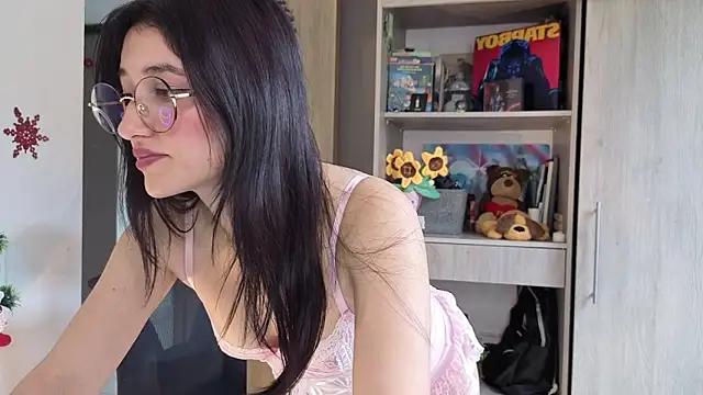 Snapshot of AlessandraLB chatting on December 22, 2025, 7:22 pm AlessandraLB online show from December 22, 2025, 7:22 pm