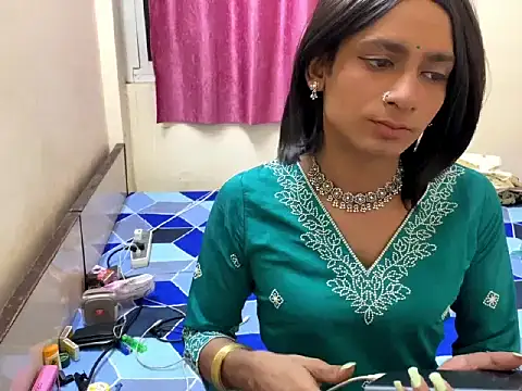 LuvLayla online show from October 18, 2025, 6:19 pm