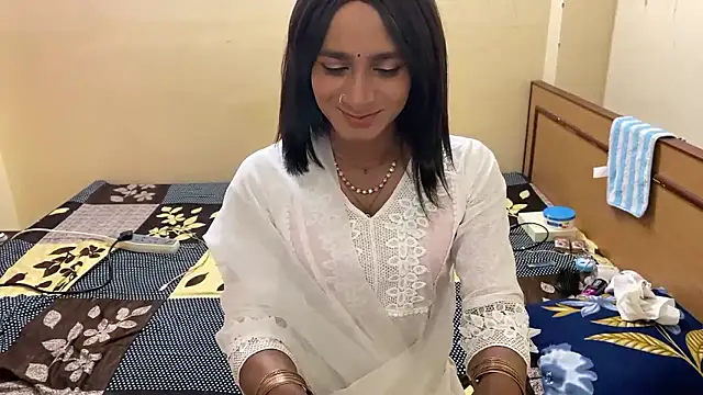 Snapshot of LuvLayla chatting on February 6, 2026, 5:38 pm LuvLayla online show from February 6, 2026, 5:38 pm