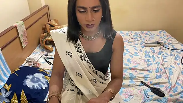 Snapshot of LuvLayla chatting on February 18, 2026, 8:05 pm LuvLayla online show from February 18, 2026, 8:05 pm