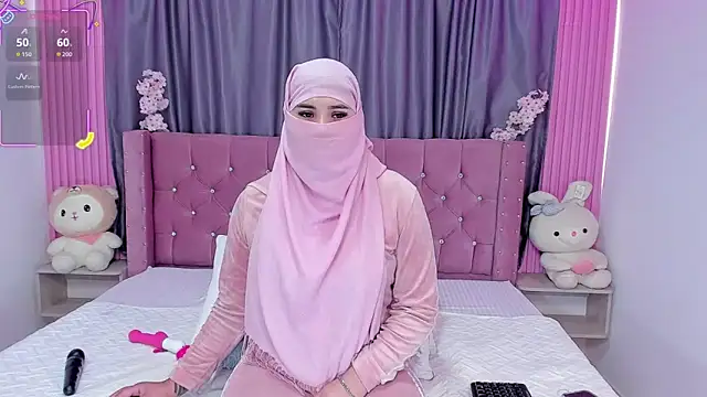 Snapshot of Nayla-Mouna chatting on October 10, 2025, 7:46 pm Nayla-Mouna online show from October 10, 2025, 7:46 pm