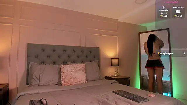 ALICESANDOVAL online show from October 16, 2025, 11:55 am