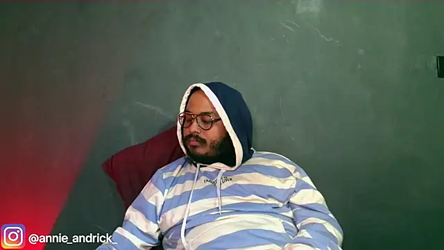 Snapshot of _leda_swan_ chatting on November 10, 2025, 12:59 pm leda swan online show from November 10, 2025, 12:59 pm