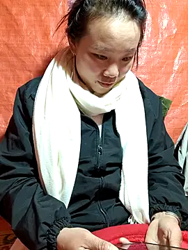 liu-liusexy online show from December 5, 2025, 2:47 pm