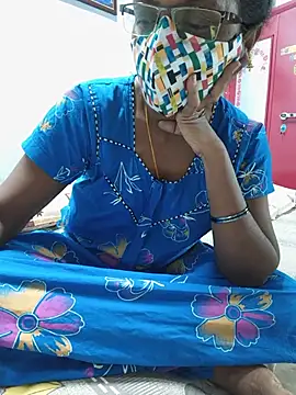 Snapshot of umashreetamil chatting on June 7, 2026, 11:19 pm umashreetamil online show from June 7, 2026, 11:19 pm