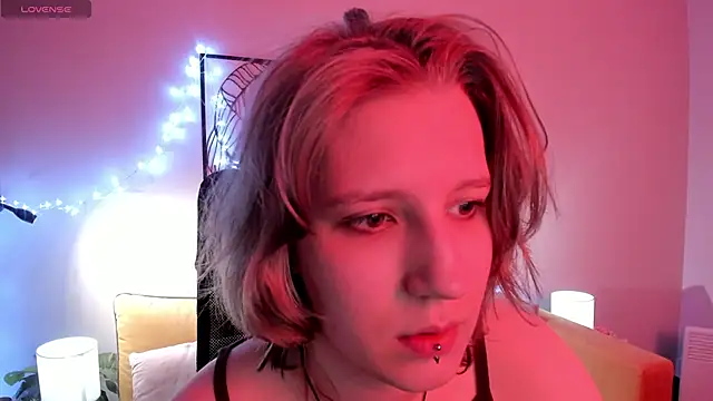 Hailey Foxy online show from October 19, 2025, 8:48 am