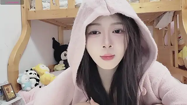 Sue101010 online show from October 22, 2025, 12:38 pm