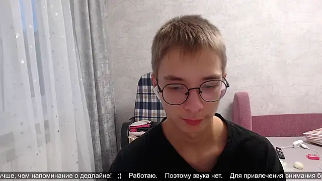 Snapshot of glasses_cat chatting on October 15, 2025, 4:45 am glasses cat online show from October 15, 2025, 4:45 am