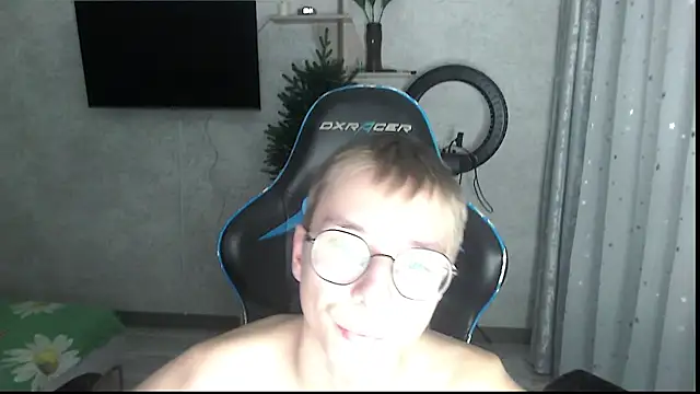 Snapshot of glasses_cat chatting on January 9, 2026, 9:38 pm glasses cat online show from January 9, 2026, 9:38 pm