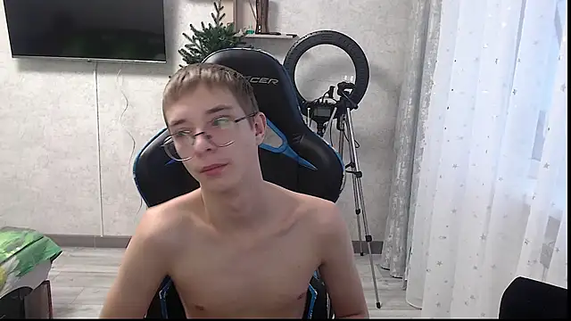 Snapshot of glasses_cat chatting on January 12, 2026, 6:51 am glasses cat online show from January 12, 2026, 6:51 am