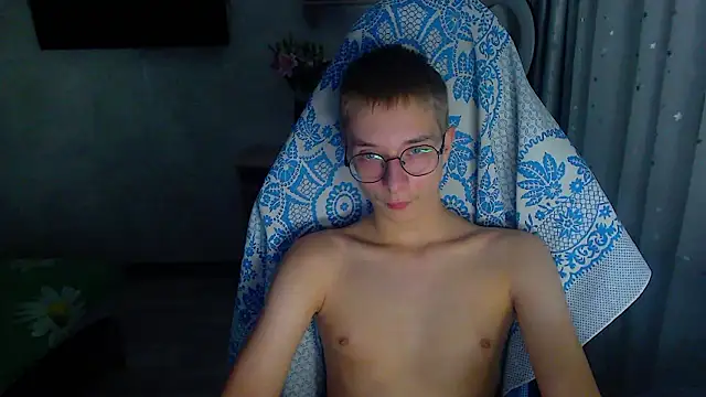 Snapshot of glasses_cat chatting on February 14, 2026, 11:34 pm glasses cat online show from February 14, 2026, 11:34 pm