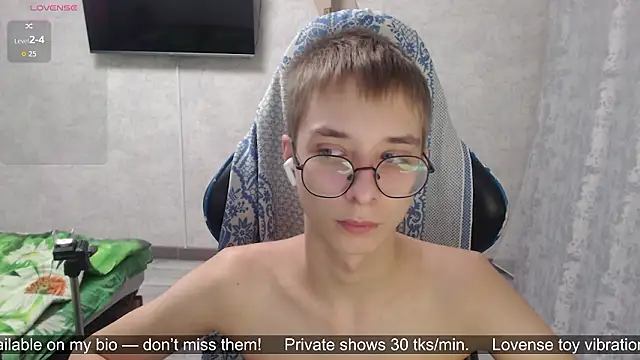 Snapshot of glasses_cat chatting on March 11, 2026, 6:36 pm glasses cat online show from March 11, 2026, 6:36 pm