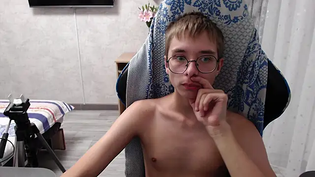 Snapshot of glasses_cat chatting on March 19, 2026, 2:04 am glasses cat online show from March 19, 2026, 2:04 am