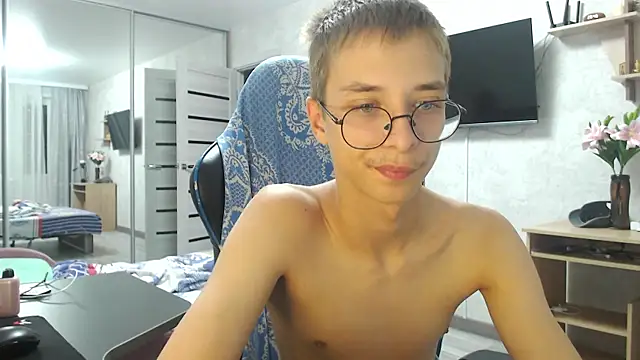 Snapshot of glasses_cat chatting on July 26, 2026, 8:49 pm glasses cat online show from July 26, 2026, 8:49 pm