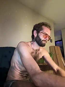 hungspundick1 online show from October 13, 2025, 11:43 am