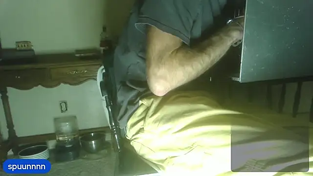 hungspundick1 online show from November 9, 2025, 8:12 am